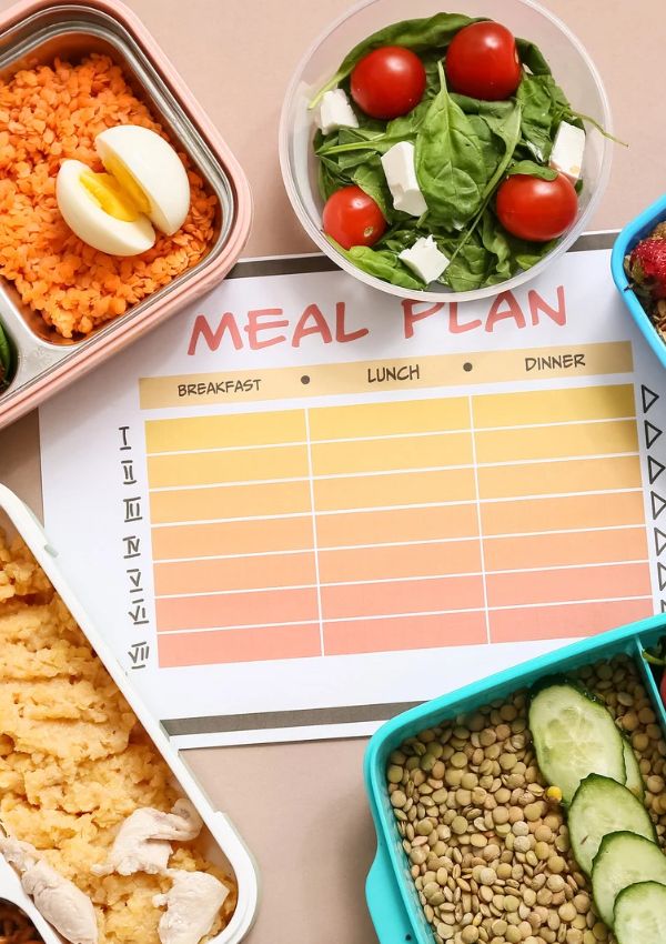 Paciente consultando su plan de alimentación desde su celular con la app Avena Health en Querétaro